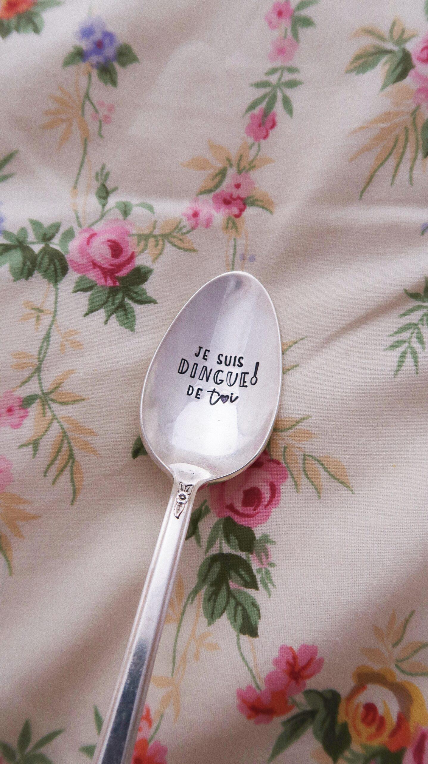 CHOOSE - Petite cuillère à dessert gravée vintage : je suis dingue de toi