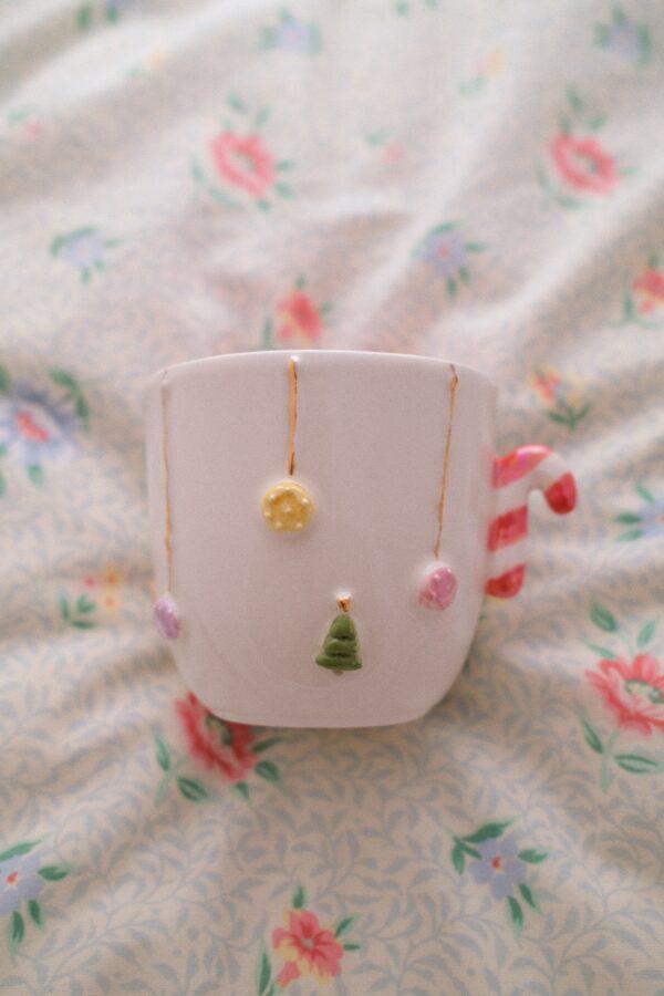 Tasse de Noël imparfaite en faïence