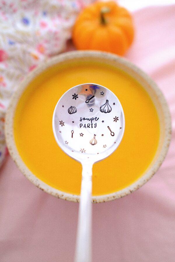 Cuillère gravée vintage : soupe party