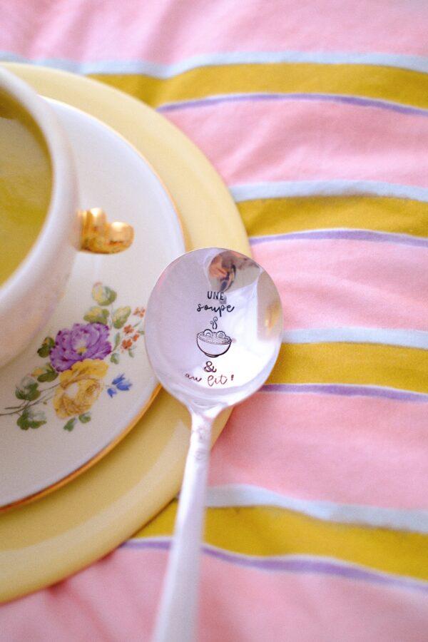 Cuillère gravée vintage : une soupe et au lit !