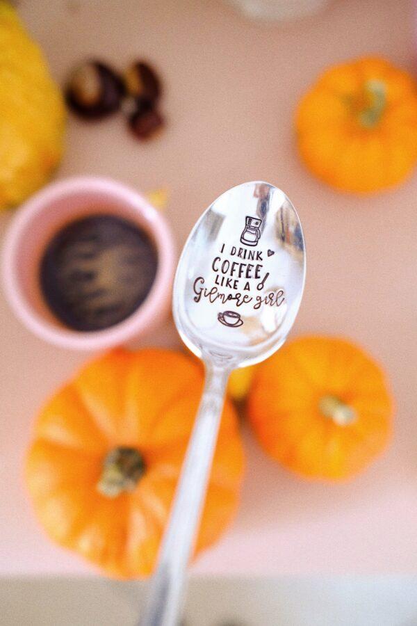 Cuillère gravée vintage : I drink coffee like a Gilmore girl